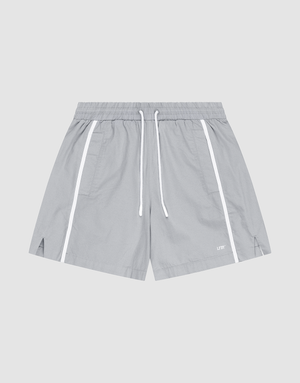 The LIVE FAST DIE YOUNG Basic Cotton Shorts are light gray with an elastic waistband, white drawstrings, side pockets, white side stripes, small hem slits, and a "LITF" logo by the left hem. Regular fit. Made from 100% Baumwolle. | plain