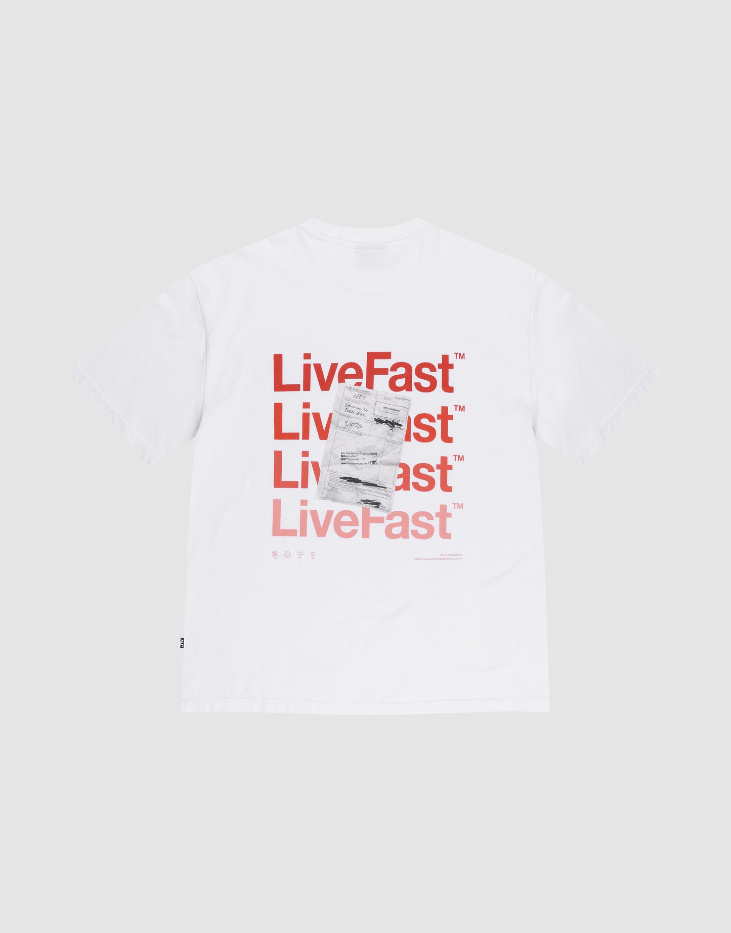 The Basic Evidence Tee by LIVE FAST DIE YOUNG is a white Oversize Fit shirt with a repeated red LiveFast™ backprint layered four times and a small black-and-white receipt graphic. Made from soft Baumwolle; shown on a plain light gray background.