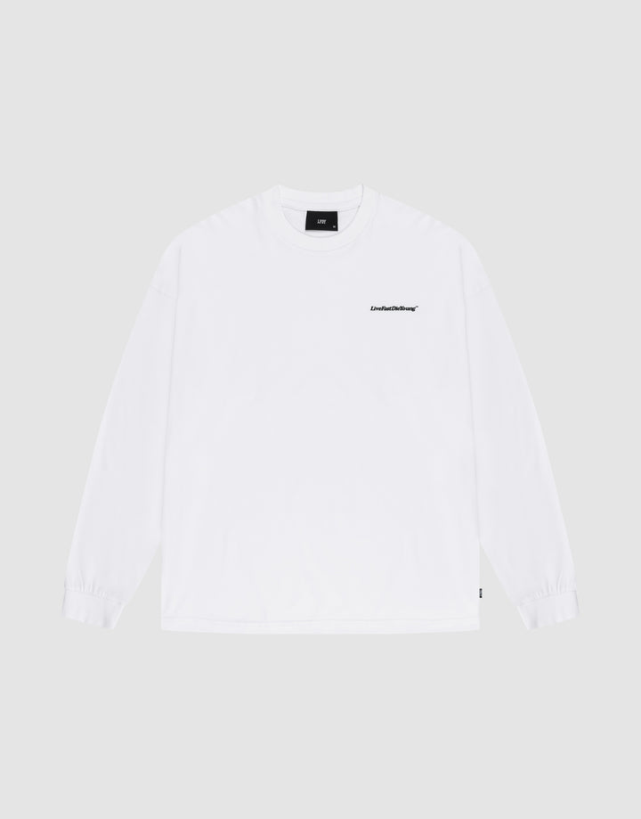 The Basic Longsleeve by LIVE FAST DIE YOUNG is an oversize white 100% Baumwolle T-shirt with a small black logo-print on the left chest, shown against a light gray background. | plain