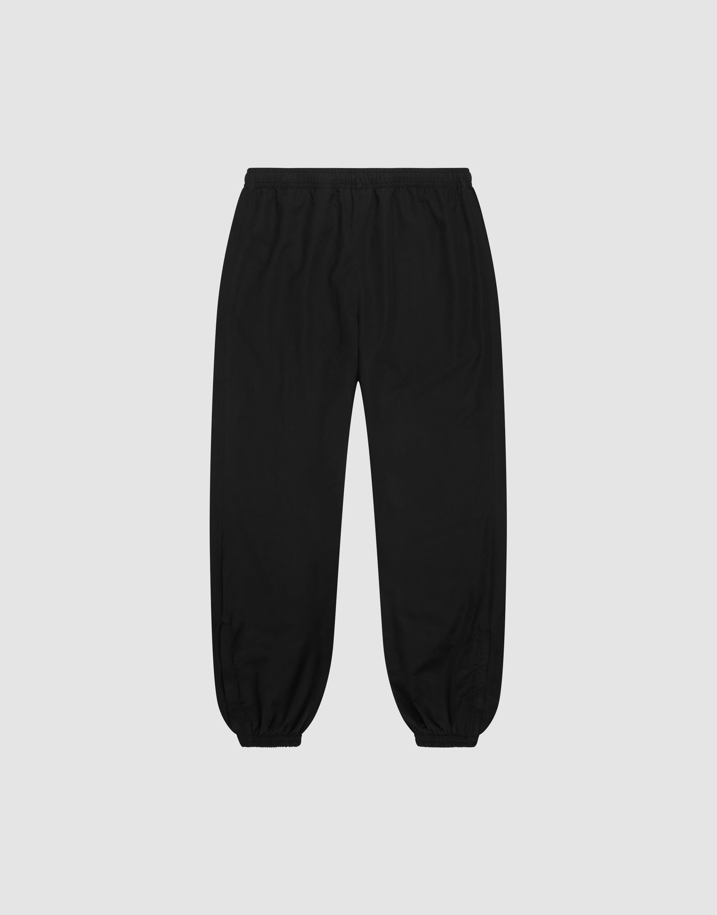 The LFDY Trackpants by LIVE FAST DIE YOUNG are black joggers with an Elastikbund, elastic ankle cuffs, and a comfortable Regular Fit, shown on a light grey background.
