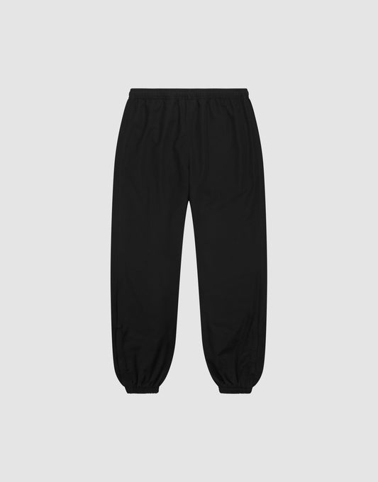 The LFDY Trackpants by LIVE FAST DIE YOUNG are black joggers with an Elastikbund, elastic ankle cuffs, and a comfortable Regular Fit, shown on a light grey background.