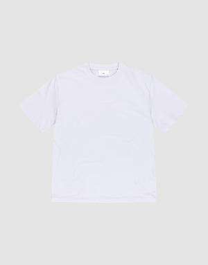 The LFDY Slim Tee by LIVE FAST DIE YOUNG, made from soft Baumwolle Elasthan in a slim fit, is displayed flat on a light gray background with a subtle Flag-Label at the hem. | plain