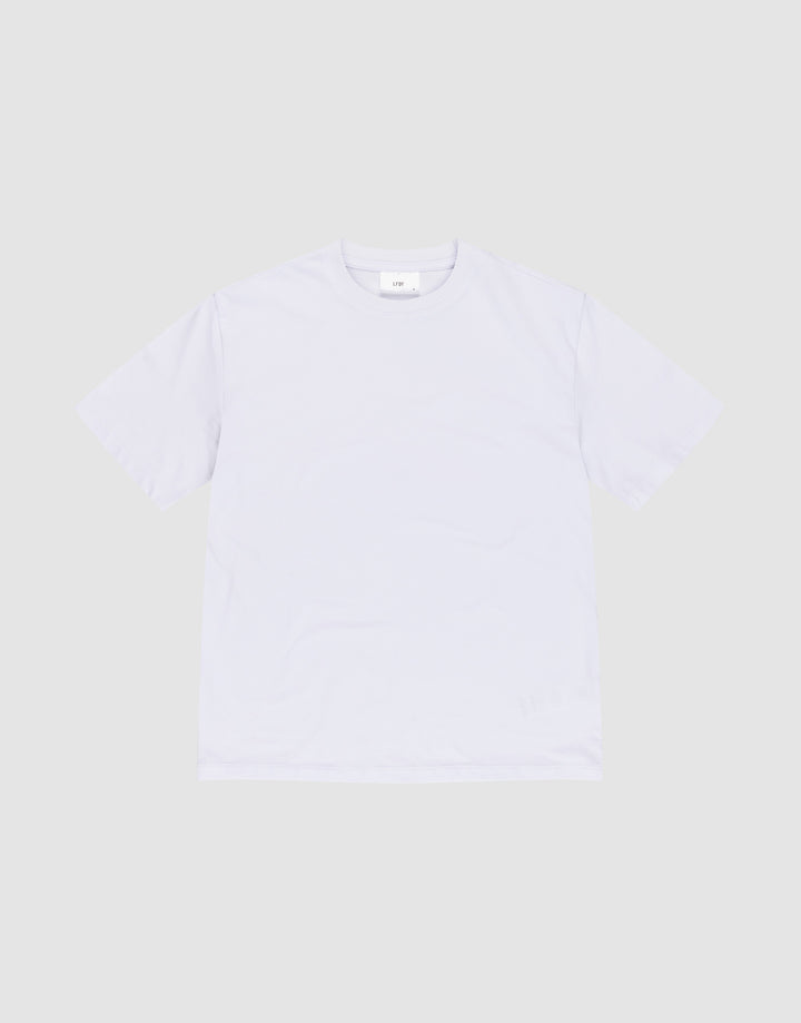The LFDY Slim Tee by LIVE FAST DIE YOUNG, made from soft Baumwolle Elasthan in a slim fit, is displayed flat on a light gray background with a subtle Flag-Label at the hem. | plain