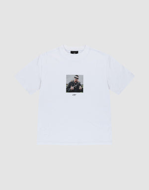The LFDY Gambling Tee by LIVE FAST DIE YOUNG is a white regular fit t-shirt with a bold front print of a person making hand signs, sunglasses, and beanie. "LITTY" is printed below. Made from 100% Baumwolle. Displayed on a plain light background. | plain