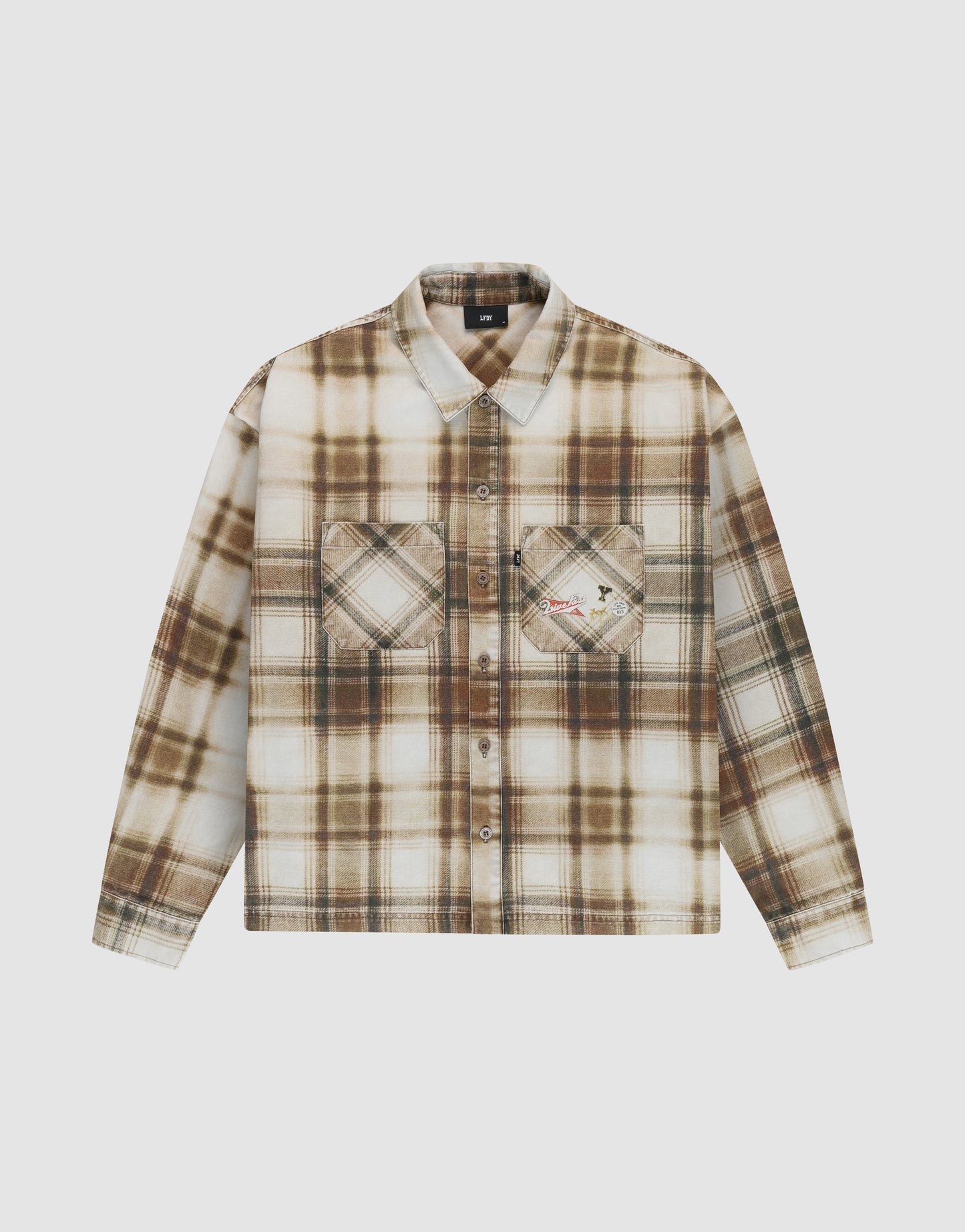 The Faded Flannel by LIVE FAST DIE YOUNG is an oversize fit, long-sleeve button-up with brown, beige, and white plaid, two chest pockets (one with a red tag), made from 100% Baumwolle and shown on a plain white background.