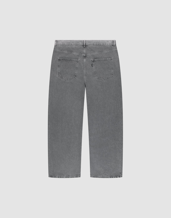 Back view of LIVE FAST DIE YOUNG LFDY Baggy Denim in gray, featuring gerades Bein, two rear pockets, and made from 100% Baumwolle, displayed against a plain white background.