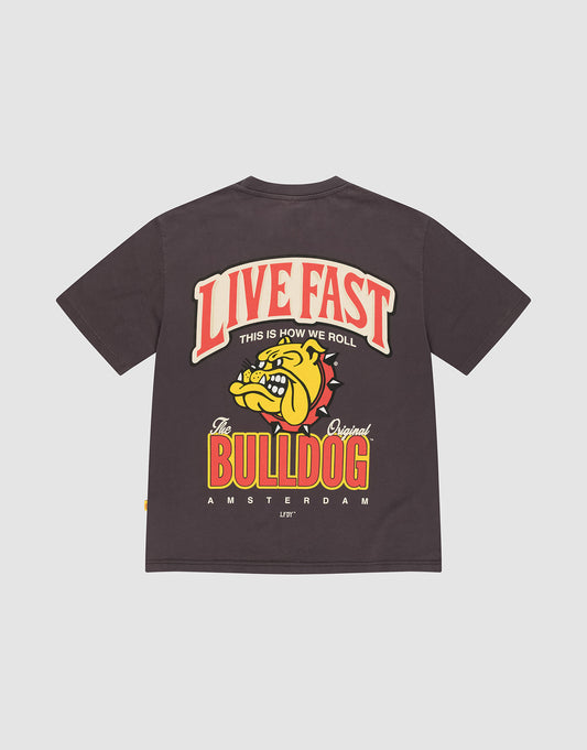 The LFDY x The Bulldog Tee by LIVE FAST DIE YOUNG is a black oversized 100% Baumwolle shirt featuring a cartoon bulldog and "LIVE FAST, THIS IS HOW WE ROLL" on the front, plus The Original BULLDOG AMSTERDAM logo in red, yellow, and white on the back.| plain 