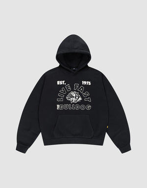 The LFDY The Bulldog Hooded by LIVE FAST DIE YOUNG is an oversized black hoodie with front artwork featuring a bulldog graphic, "LIVE FAST, THE BULLDOG," and "EST. 1975." Made from 100% Baumwolle and shown on a light gray background. | plain