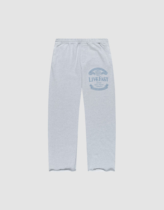The Loyal Wide Jogger by LIVE FAST DIE YOUNG features a light grey color, Elastik-Bund waist, wide fit, and blue LIVE FAST graphic on the upper left thigh. Made from Baumwolle, shown flat on a white background. | plain