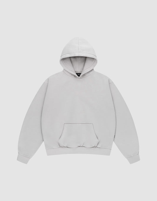 The LIVE FAST DIE YOUNG Basic Blank Hooded is an oversized light gray hoodie made from soft Baumwolle, featuring a front pouch pocket, long sleeves, ribbed cuffs and hem, and neat topstitching—displayed on a white background. | plain