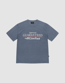 The LFDY Guaranteed Tee by LIVE FAST DIE YOUNG is a blue regular fit short-sleeve t-shirt made from 100% Baumwolle, featuring a bold white front print: Approval GUARANTEED +49 LiveFast, with "GUARANTEED" underlined in red. | plain