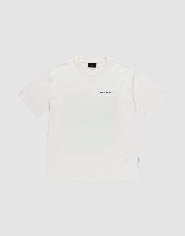 The LFDY Grand Theft Tee by LIVE FAST DIE YOUNG is a plain white oversized 100% Baumwolle short-sleeve t-shirt with a small black "LIVE FAST" text on the left chest, shown against a light grey background.