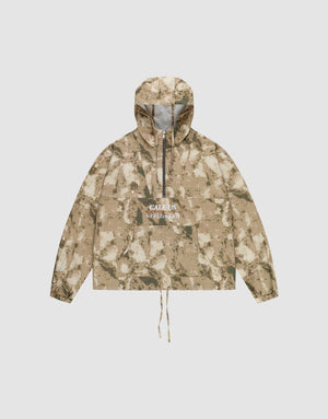 The LFDY Camo Halfzip Jacket by LIVE FAST DIE YOUNG is an oversized beige and brown camouflage hooded jacket, made from 100% Baumwolle, featuring a front pocket, drawstring hem, and "CALL US WILDNESS" in white on the chest. | plain