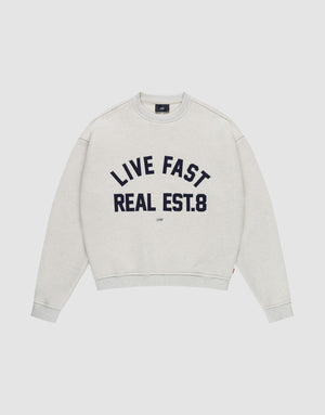 The LFDY Heavyweight Lounge Sweater by LIVE FAST DIE YOUNG is a light grey, oversized fit with "LIVE FAST REAL EST. 8" in bold black print. This 100% Baumwolle sweatshirt features a crew neck and long sleeves. | plain