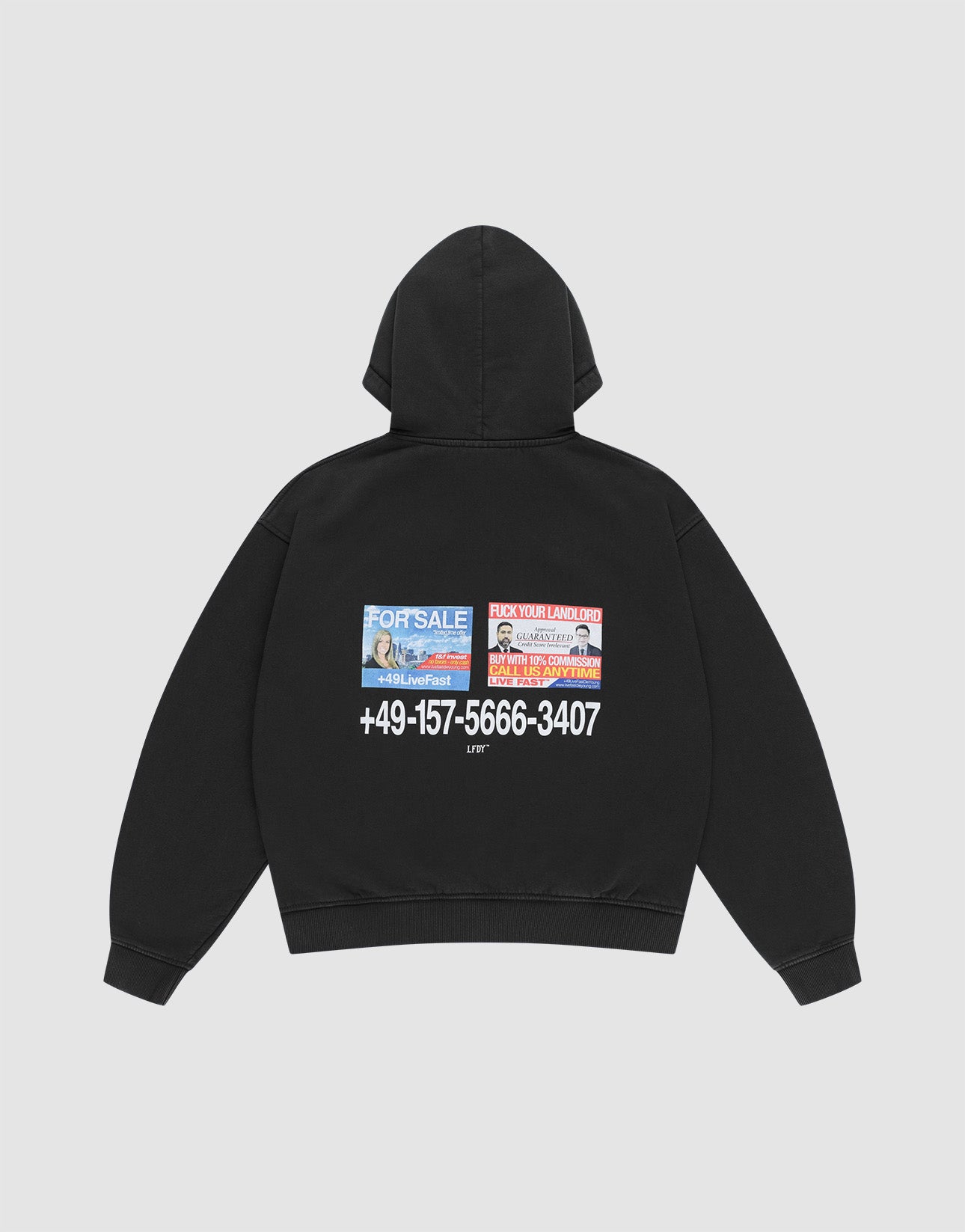 The Live Fast Call Us Hooded von LIVE FAST DIE YOUNG ist ein Oversize-Hoodie aus Baumwolle mit buntem Front- und Backprint sowie großer weißer Telefonnummer am Rücken – ideal für einen auffälligen Streetwear-Look.