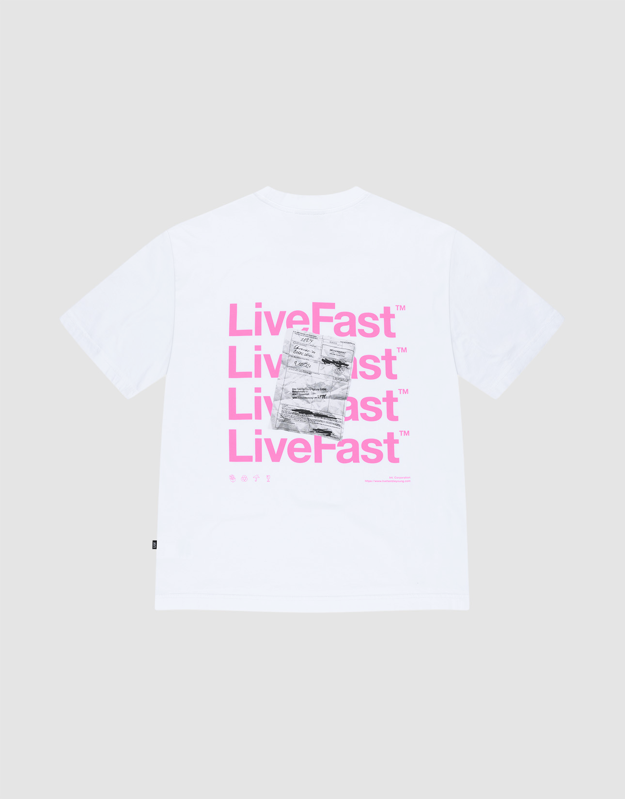 The Basic Evidence Tee by LIVE FAST DIE YOUNG is a white oversized T-shirt with bold pink LiveFast™ text and a grayscale backprint, made from 100% Baumwolle and displayed flat on a light gray background.