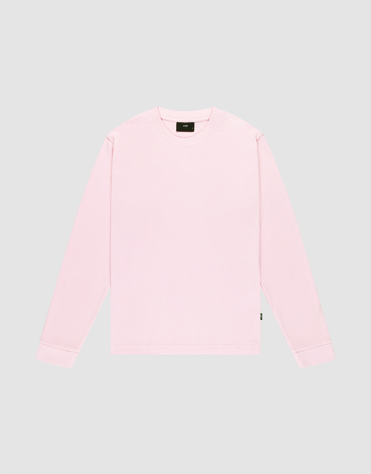 The LIVE FAST DIE YOUNG Basic Waffle Longsleeve, shown in light pink with an oversized fit, is made from a soft Baumwolle Polyester blend and features a simple crewneck design on a plain light gray background. No visible patterns or logos.