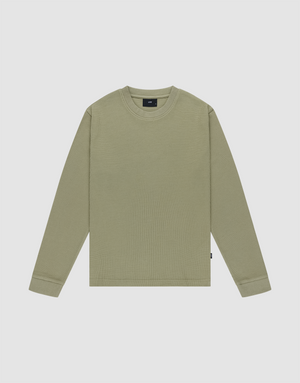 The Basic Waffle Longsleeve by LIVE FAST DIE YOUNG is a plain, light olive green, crew neck shirt with long sleeves made from soft Baumwolle, shown flat on a light gray background. | plain