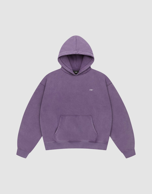 The Basic Evidence Hooded by LIVE FAST DIE YOUNG is a plain purple oversized fit hoodie in Baumwolle Polyester, with a front pocket and small white text on the left chest, shown on a light grey background.