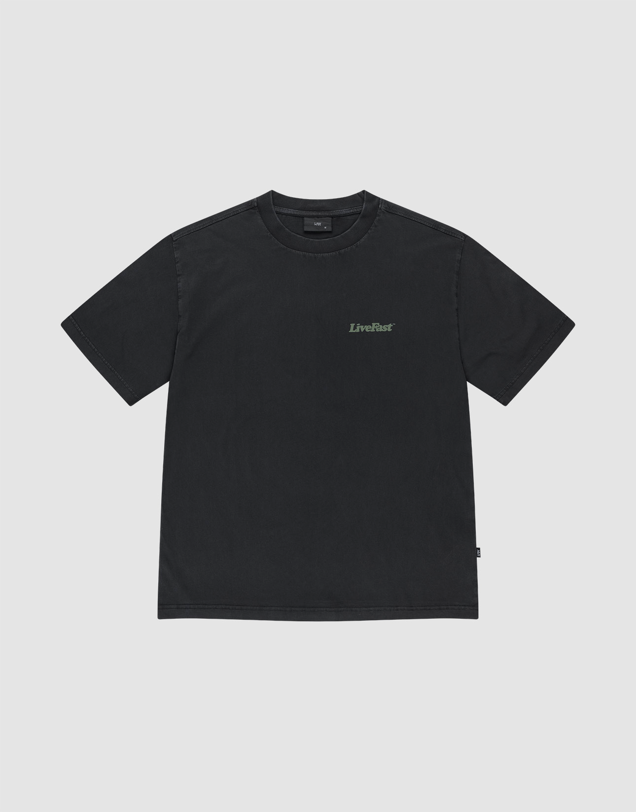 The Basic 210 Tee by LIVE FAST DIE YOUNG is an oversize short-sleeve black t-shirt made from 100% Baumwolle, featuring a small light green LiveFast logo on the left chest and displayed on a white background.