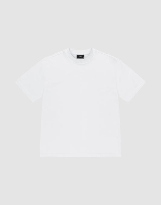 The LIVE FAST DIE YOUNG Basic Heavy Tee, an oversized white short-sleeved shirt made from 100% Baumwolle, is shown laid flat on a light gray background and viewed from the front. | plain