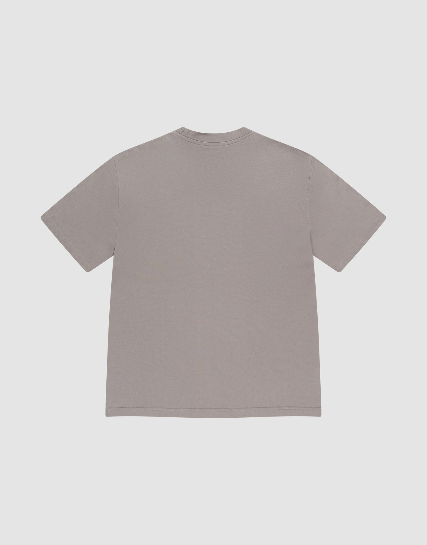 The LIVE FAST DIE YOUNG Basic Tee is an oversized, plain light gray short-sleeve shirt shown flat from the back on a white background. Made from 100% Baumwolle for comfortable, everyday wear and features no visible designs or patterns.