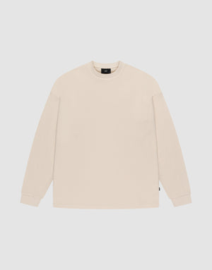 The LIVE FAST DIE YOUNG Blank Waffle Longsleeve is a beige, oversized crewneck with long sleeves and ribbed cuffs, made from 100% Baumwolle. It’s shown laid flat on a white background. | plain
