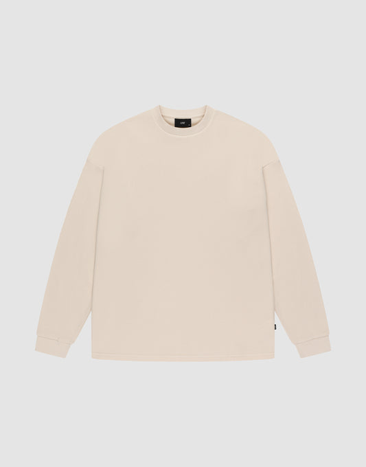 The LIVE FAST DIE YOUNG Blank Waffle Longsleeve is a beige, oversized crewneck with long sleeves and ribbed cuffs, made from 100% Baumwolle. It’s shown laid flat on a white background. | plain