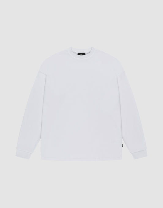 The LIVE FAST DIE YOUNG Blank Waffle Longsleeve, in Oversize Fit, is a plain white crew neck shirt with simple ribbed cuffs, made from 100% Baumwolle and featuring a minimal design without visible logos or patterns. | plain