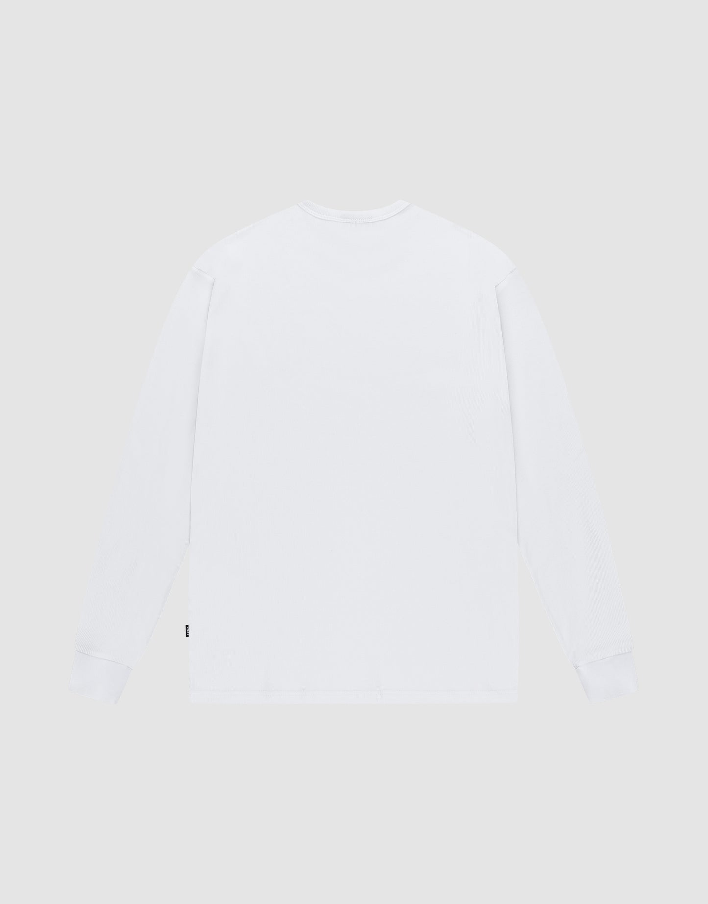 The LIVE FAST DIE YOUNG Basic Regular Rib Longsleeve, shown flat from the back on a light gray background, features soft Baumwolle fabric and subtle ribbed cuffs in a classic regular fit.