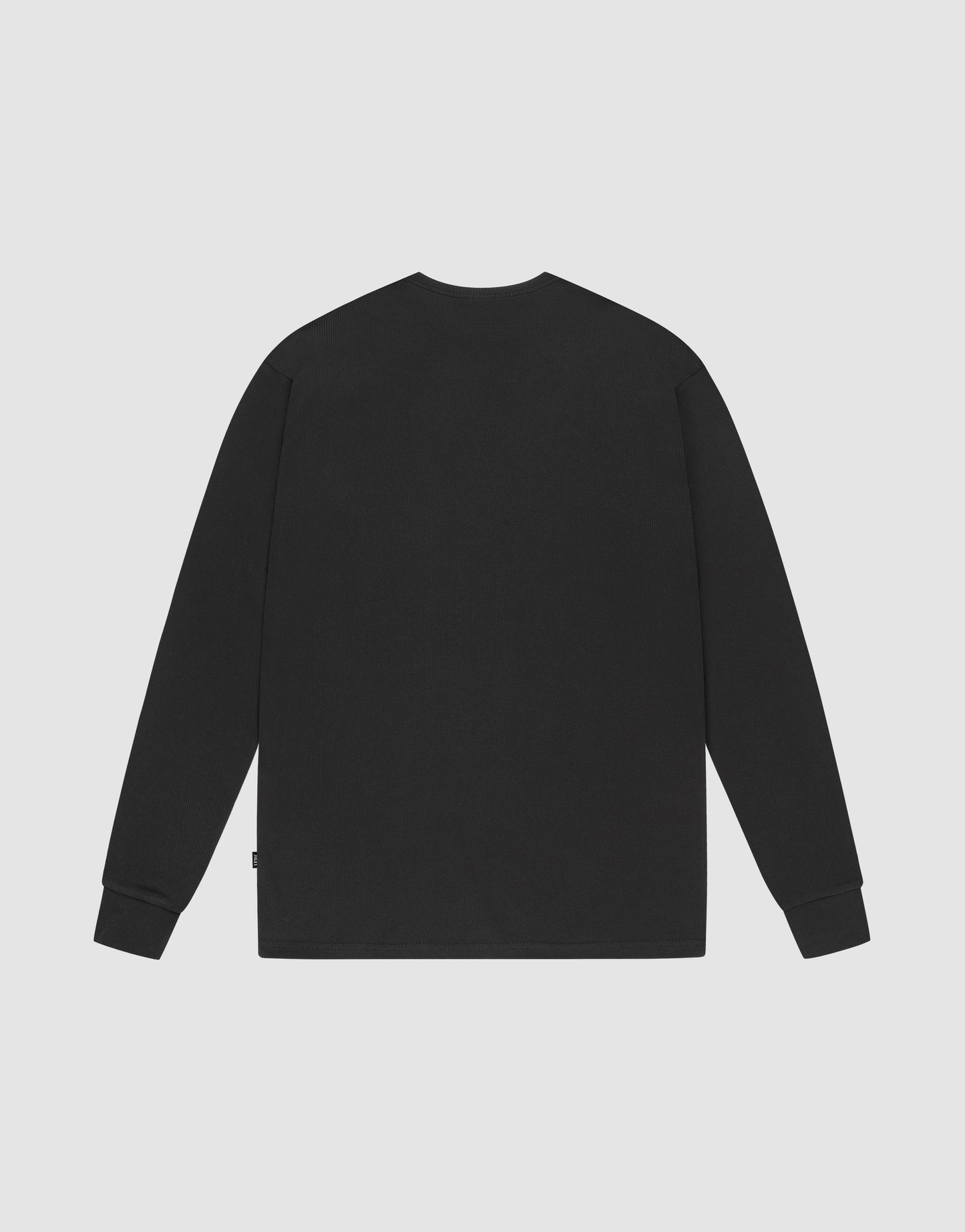 The LIVE FAST DIE YOUNG Basic Regular Rib Longsleeve in plain black is shown laid flat, back view. It features a regular fit, soft Baumwolle fabric, and has no visible logos or designs.