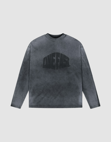 The LFDY Emblem Ghost Waffle Longsleeve by LIVE FAST DIE YOUNG is an oversized, washed black crewneck featuring "OVERFEAR" in bold, distorted letters, made from 100% Baumwolle with a handmade spray effect for a faded look. | plain