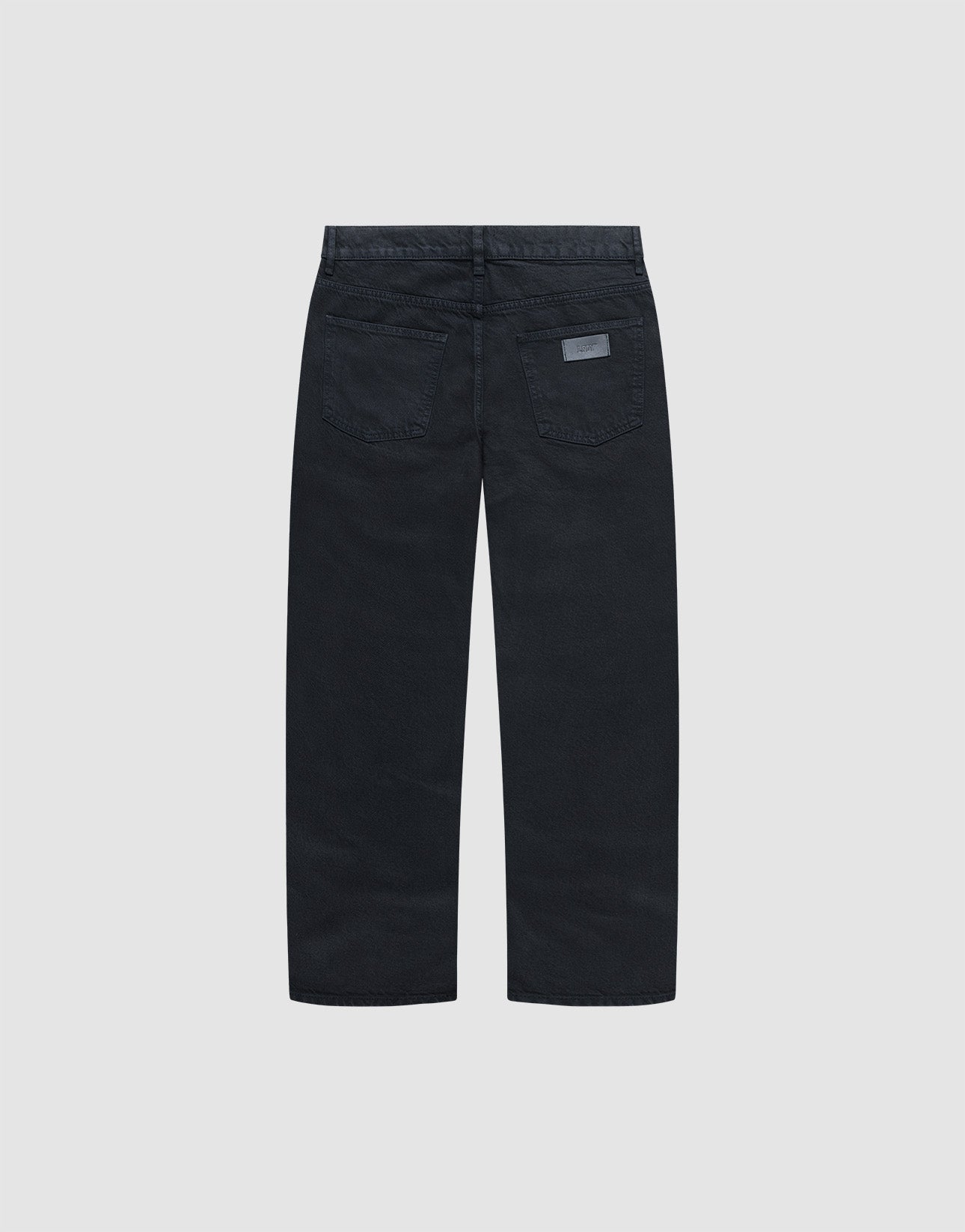 A pair of black LIVE FAST DIE YOUNG Regular Denim jeans with a tapered leg, two back pockets, and a gray rectangular label above the right pocket. Made from 100% Baumwolle and shown against a plain light gray background.