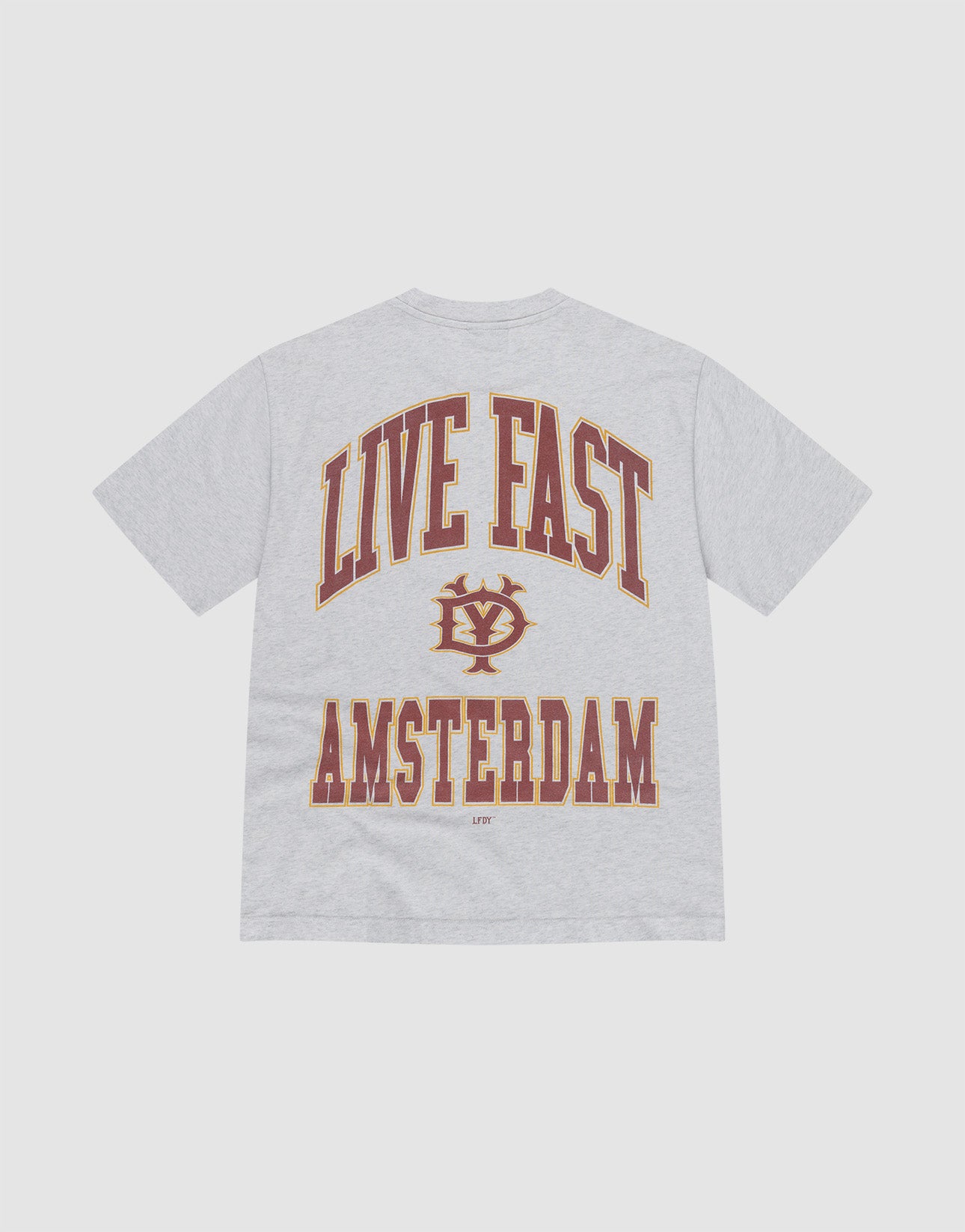 The Live Fast Amsterdam Tee by LIVE FAST DIE YOUNG is an oversized, light gray t-shirt made from 100% Baumwolle. It features large maroon and gold "LIVE FAST" text above a crest and bold "AMSTERDAM" lettering on the back.