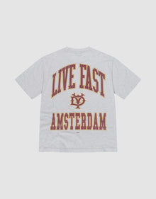 The Live Fast Amsterdam Tee by LIVE FAST DIE YOUNG is an oversized, light gray t-shirt made from 100% Baumwolle. It features large maroon and gold "LIVE FAST" text above a crest and bold "AMSTERDAM" lettering on the back. | plain