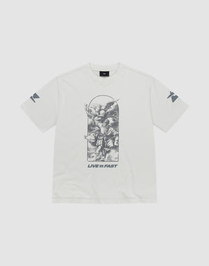The LFDY Window Tee by LIVE FAST DIE YOUNG is an oversized white T-shirt with a black-and-white angel and clouds graphic, “LIVE FAST” reflektierender Print, bold shoulder designs, and made from 100% Baumwolle. | plain