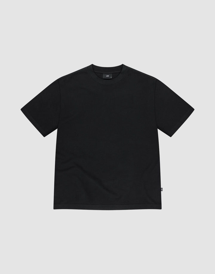 The LFDY Vintage Tee by LIVE FAST DIE YOUNG is a plain black short-sleeve crewneck with distressed edges, made from 100% Baumwolle, shown laid flat on a light grey background. | plain