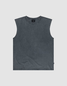 The LIVE FAST DIE YOUNG Basic Muscle Shirt is a sleeveless, oversized dark grey tee with a crew neck, laid flat on a light grey background. Crafted from 100% Baumwolle, it features a minimalist design with no visible patterns or graphics. | plain