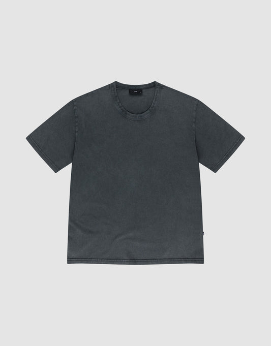 The LFDY Blank Tee by LIVE FAST DIE YOUNG is a regular fit, short-sleeve T-shirt in plain dark gray with a round neck and vintage washed look, crafted from 100% Baumwolle, shown laid flat on a light gray background. | plain