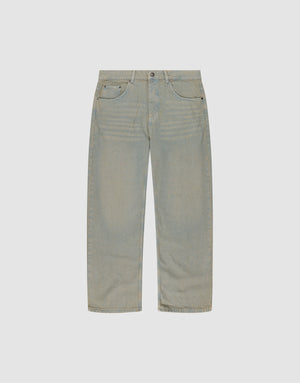 The LFDY Baggy Denim from LIVE FAST DIE YOUNG features a light blue wash, baggy straight-leg fit, classic five-pocket design, button closure, and subtle front fading. Crafted from 100% Baumwolle and shown against a plain white background. | plain