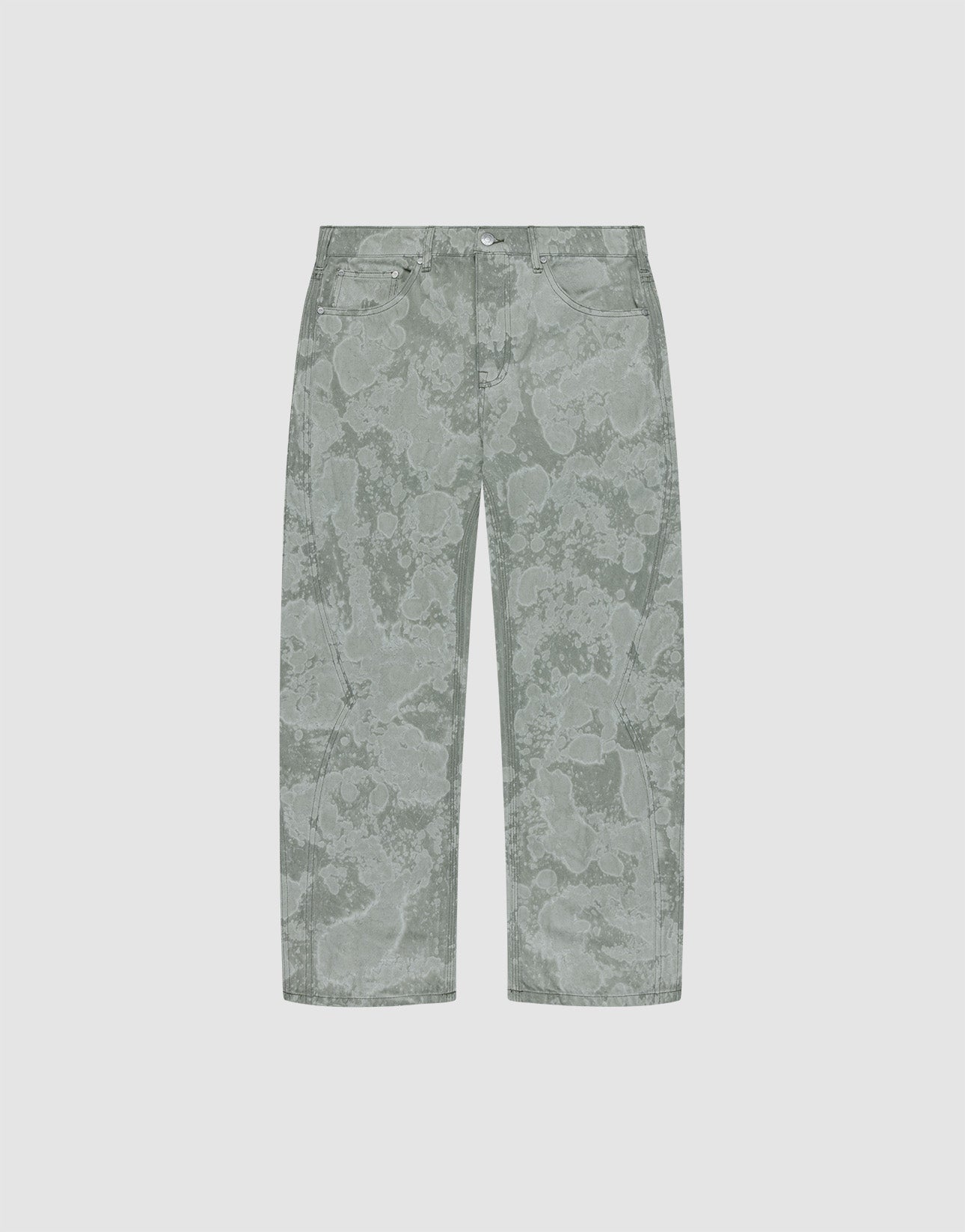 The Rhomb Wide Denim by LIVE FAST DIE YOUNG features a relaxed, baggy fit with front pockets and belt loops. Its straight-leg design in light green has a subtle floral and camouflage-style pattern, made from 100% Baumwolle. Shown flat on a white background.