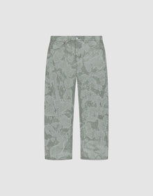 The Rhomb Wide Denim by LIVE FAST DIE YOUNG features a relaxed, baggy fit with front pockets and belt loops. Its straight-leg design in light green has a subtle floral and camouflage-style pattern, made from 100% Baumwolle. Shown flat on a white background. | plain