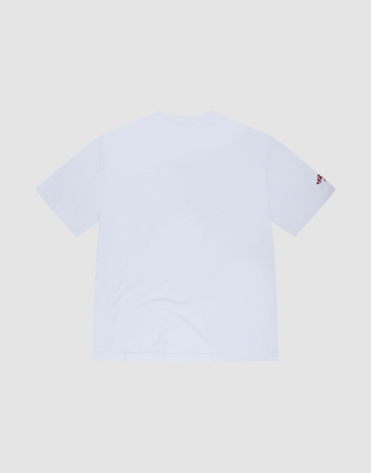 The LIVE FAST DIE YOUNG Live Fast Stallion Tee, a plain white oversize short-sleeve t-shirt made of 100% Baumwolle, is shown from the back on a light gray background with a small red embroidered detail on the left sleeve.