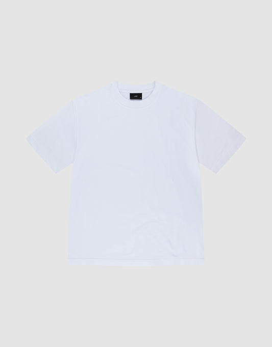 A LIVE FAST DIE YOUNG Cropped Oversize Tee in plain white, laid flat on a light gray background, features a round neckline, black neck label, and is made from 100% Baumwolle. | plain