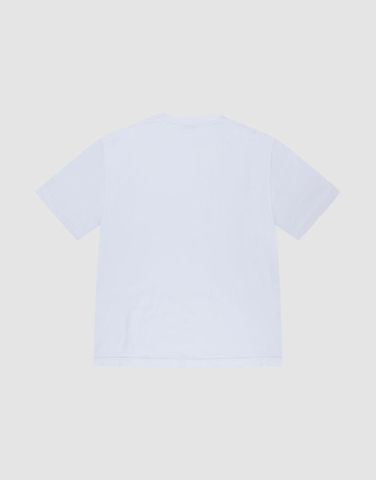 The LIVE FAST DIE YOUNG Cropped Oversize Tee, made from 100% Baumwolle, is shown from the back on a light gray background with no visible designs, logos, or patterns.