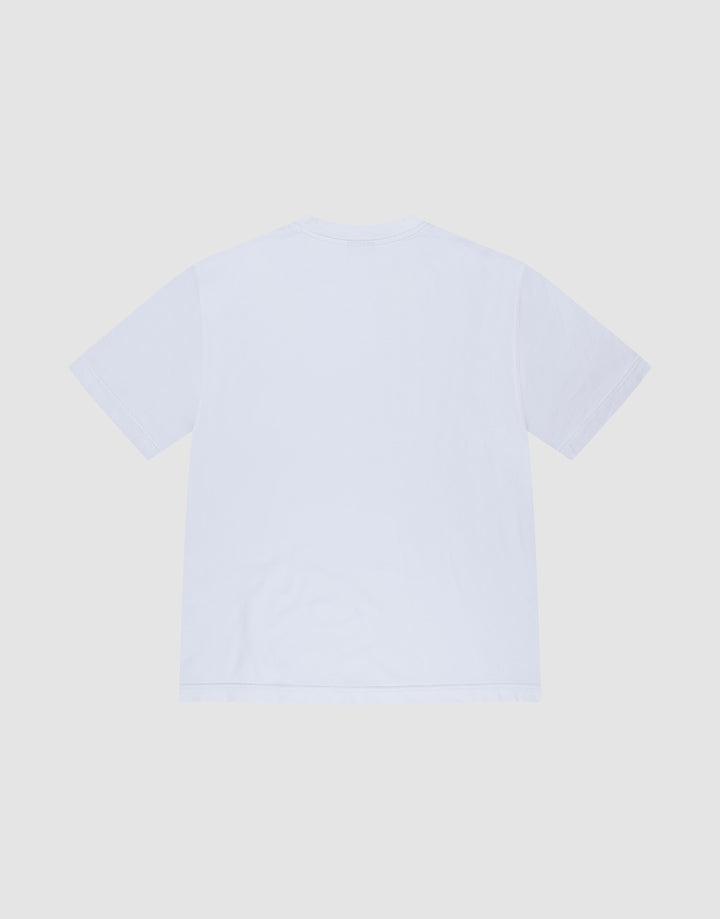 The LIVE FAST DIE YOUNG Cropped Oversize Tee, made from 100% Baumwolle, is shown from the back on a light gray background with no visible designs, logos, or patterns.