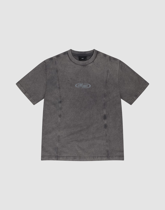 The Live Fast Wave Tee by LIVE FAST DIE YOUNG is a short-sleeve washed black t-shirt in Vintage Waschung, featuring visible stitching and a subtle oval LAST LAST logo as a reflective front print. The shirt is shown laid flat on a white background.