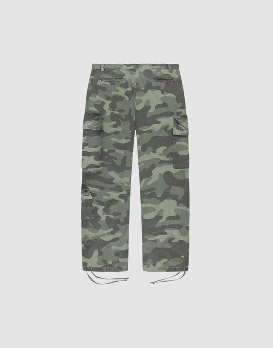 The LIVE FAST DIE YOUNG Army Cargo pants in green and brown camo feature durable Ripstop Stoff, Cargo Taschen, side pockets, and ankle drawstrings, shown flat on a white background.