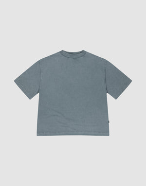 The LIVE FAST DIE YOUNG Cropped Oversize Tee is a plain, loose-fitting, short-sleeve shirt in muted blue-gray, made from 100% Baumwolle with a simple crew neckline and no visible logos or designs. Laid flat on a white background. | plain