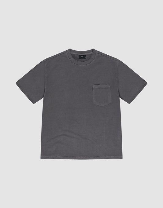 The LFDY Destroyed Pocket Tee is an oversized, dark gray short-sleeve T-shirt with a round neck and a small zippered pocket on the left chest, made from 100% Baumwolle. | plain